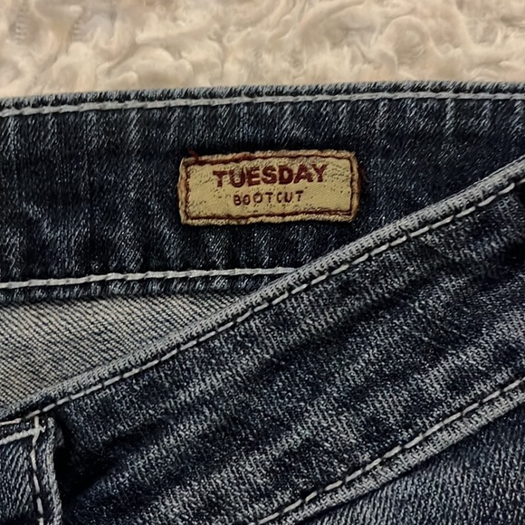 Silver Tuesday Jeans size 28 x 33 excellent condition - Picture 2 of 7